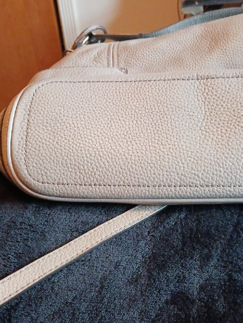 Michael Kors Bag - Picture 8 of 9